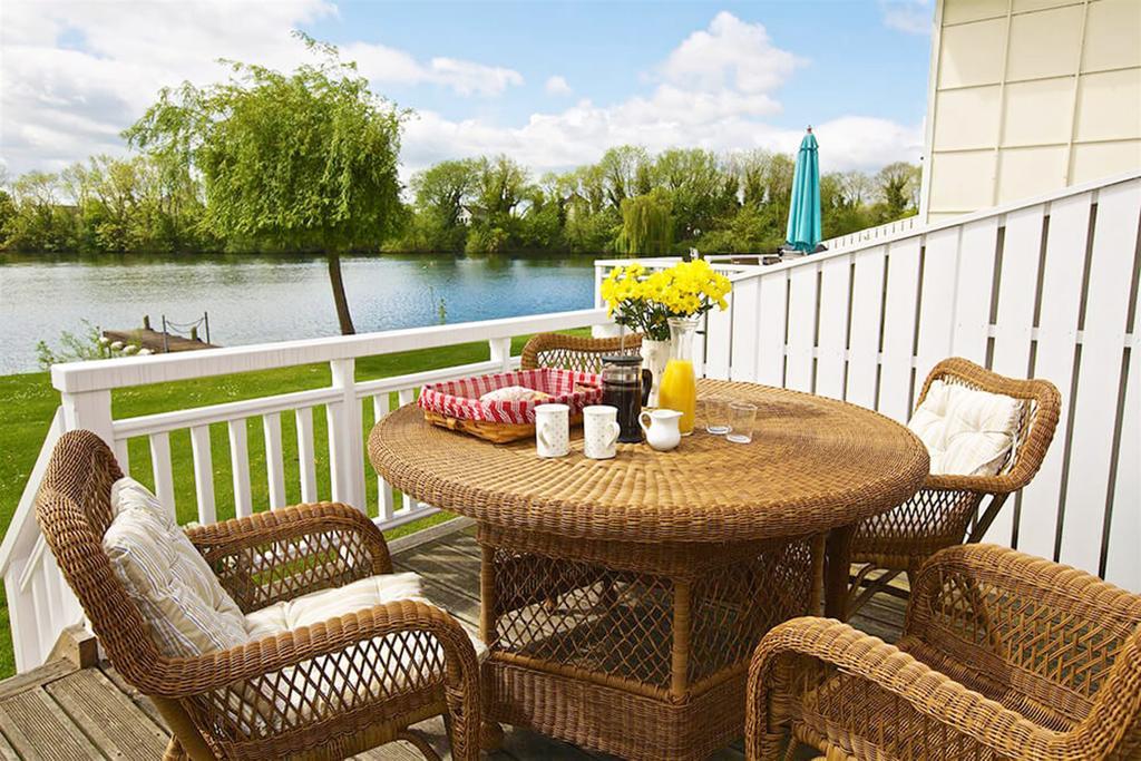 Caterina Lake Lodge South Cerney Bagian luar foto