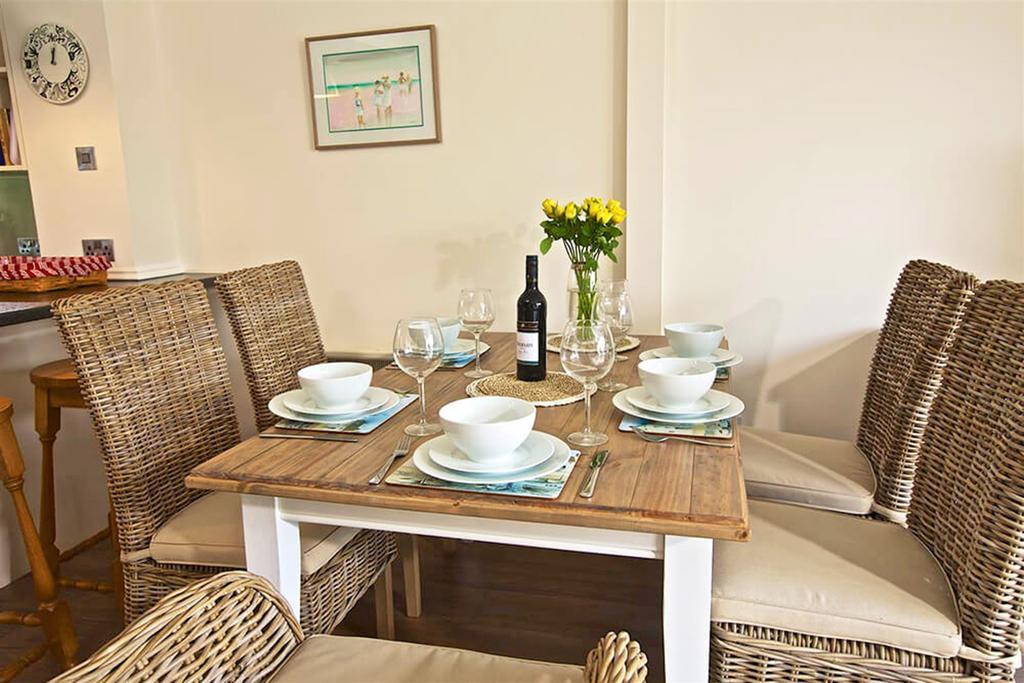 Caterina Lake Lodge South Cerney Bagian luar foto