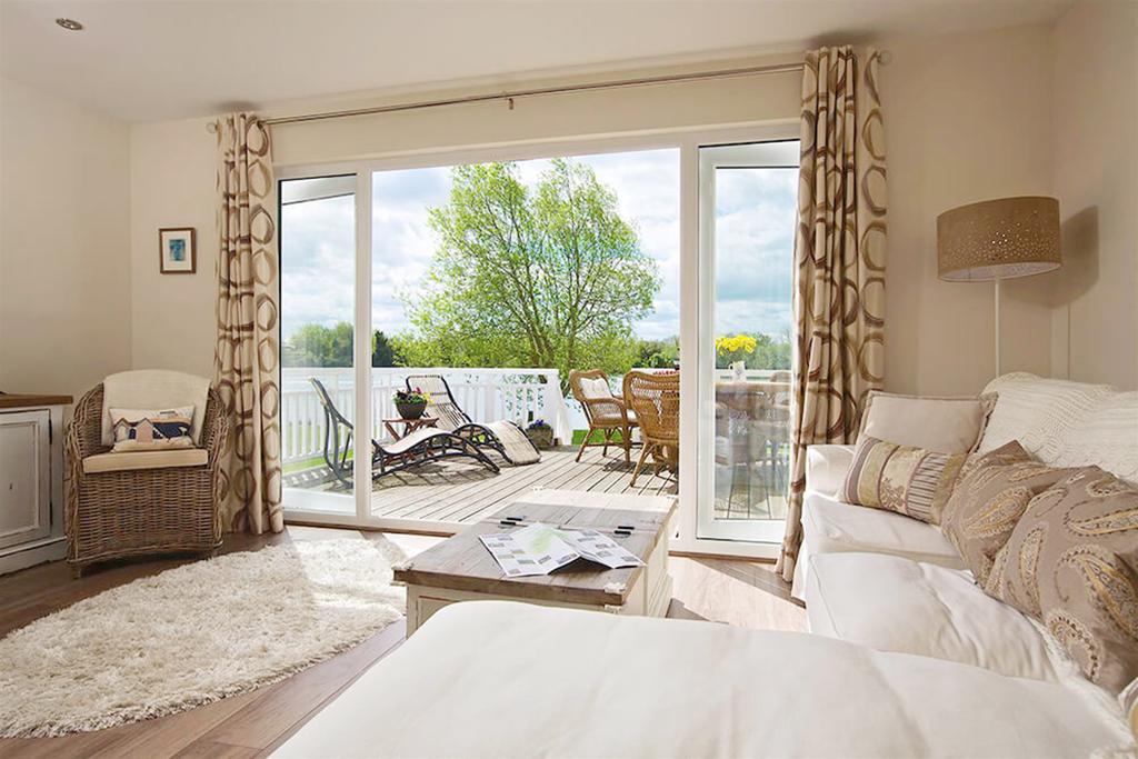 Caterina Lake Lodge South Cerney Bagian luar foto